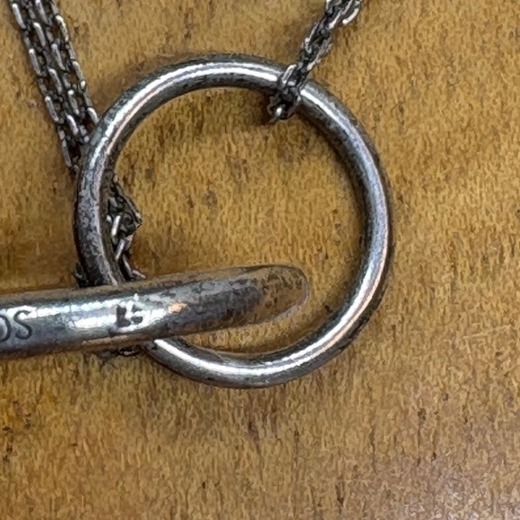 Silver Interlocking Circle Necklace “Hold a true Friend with both your hands” - Picture 7 of 8
